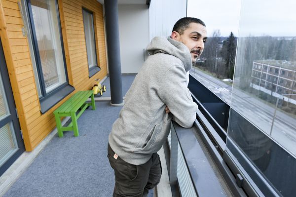 Armanin vuokrakolmioon kuuluu iso parveke.