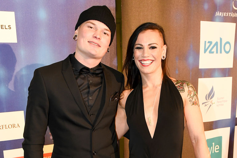 Nyrkkeilijät Eva Wahlström, 36, Niklas Räsänen, 30, avioituivat 3. syyskuuta Haikon kartanossa Porvoossa.