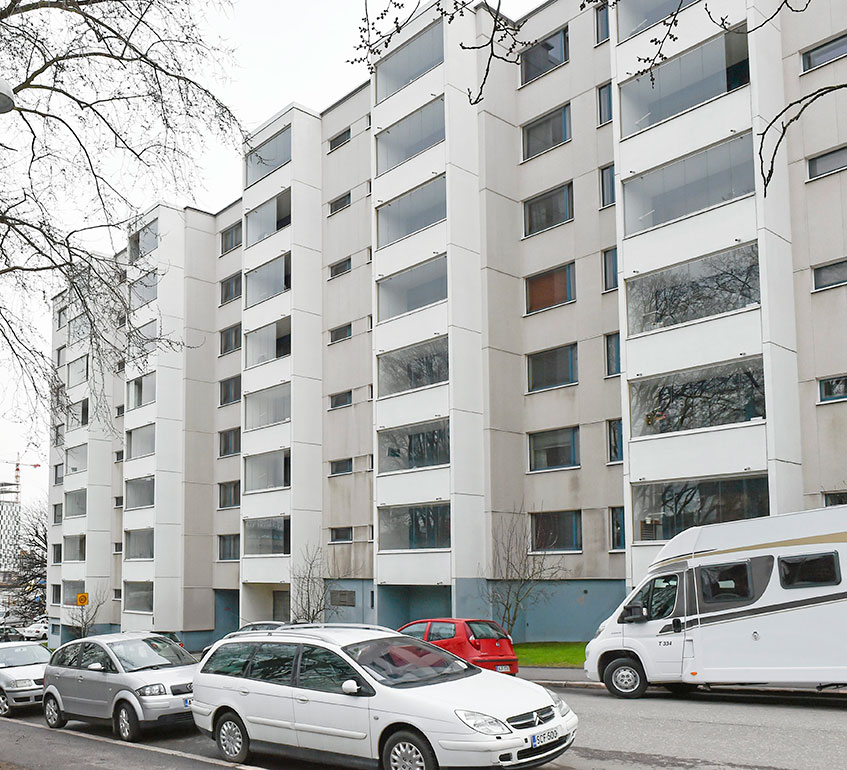 Perhe asuu Helsingin Punavuoressa. 112-neliöisessä asunnossa on viisi huonetta ja keittiö. Suosittu