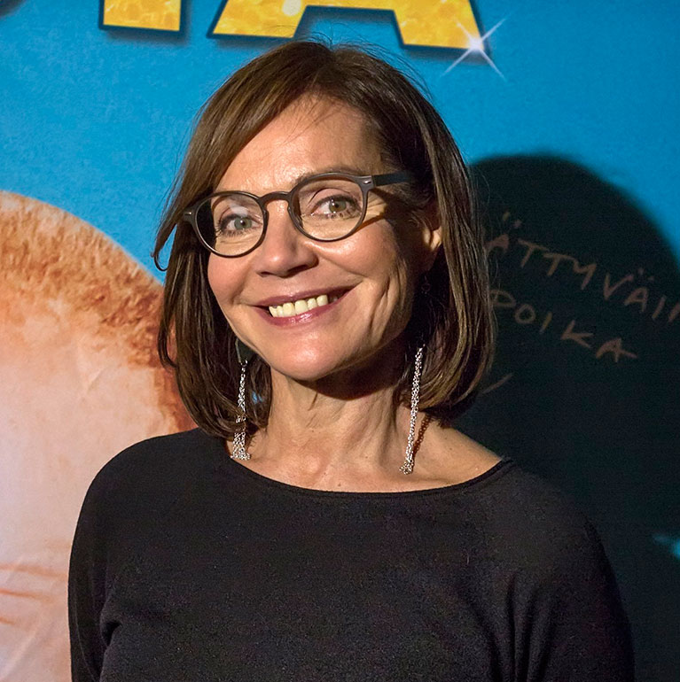 Lena Meriläinen on asunut vuodesta 1996 lähtien tuottajana ja ohjaajana työskentelevän miehensä Olli Tolan kanssa Helsingin Töölössä.