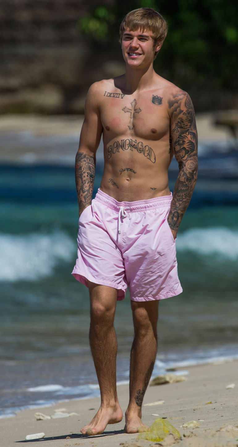 Kiertue-elämää elävä poppari Justin Bieber, 22, piti keikkataukoa aurinkoisella Barbadoksella. Yksityisyydestä ei ollut tietoakaan, sillä sekä huomionkipeä fanijoukko että media seurasivat supertähteä hiekkarannalla. Justin oli vuokrannut käyttöönsä rantavillan, josta hän pulitti noin 250 000 euroa viikolta.