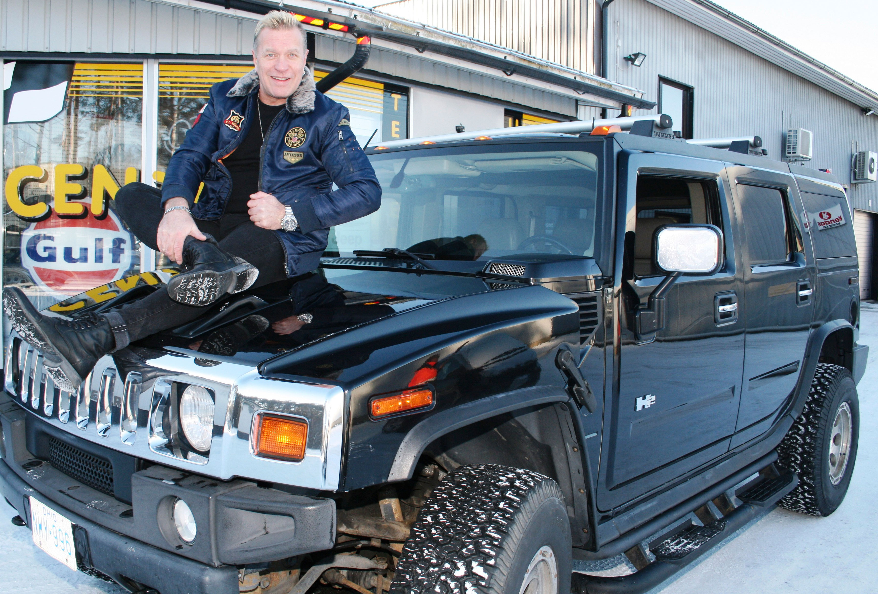 Tauski ja Tauskin Hummer H2-menopeli. Tauski ja Tauskin Hummer H2-menopeli.