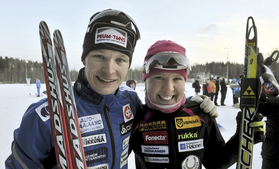 Juho-kihlattu kannustaa Kerttua kisakatsomosta Lahdessa. Juho-kihlattu kannustaa Kerttua kisakatsomosta Lahdessa.