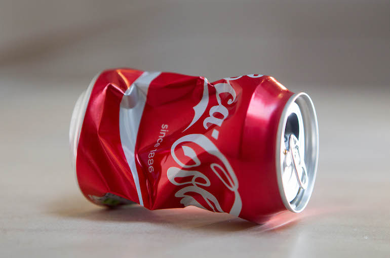 Koira oli riippuvainen Coca Colasta. Koira oli riippuvainen Coca Colasta.