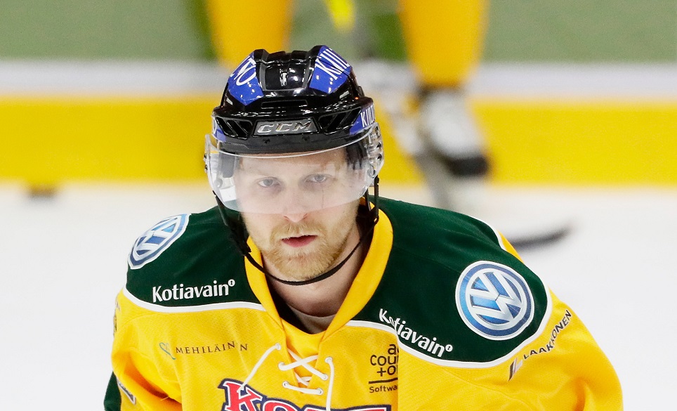 Matias Sointu hyökkää Ilveksen riveissä. Matias Sointu hyökkää Ilveksen riveissä.