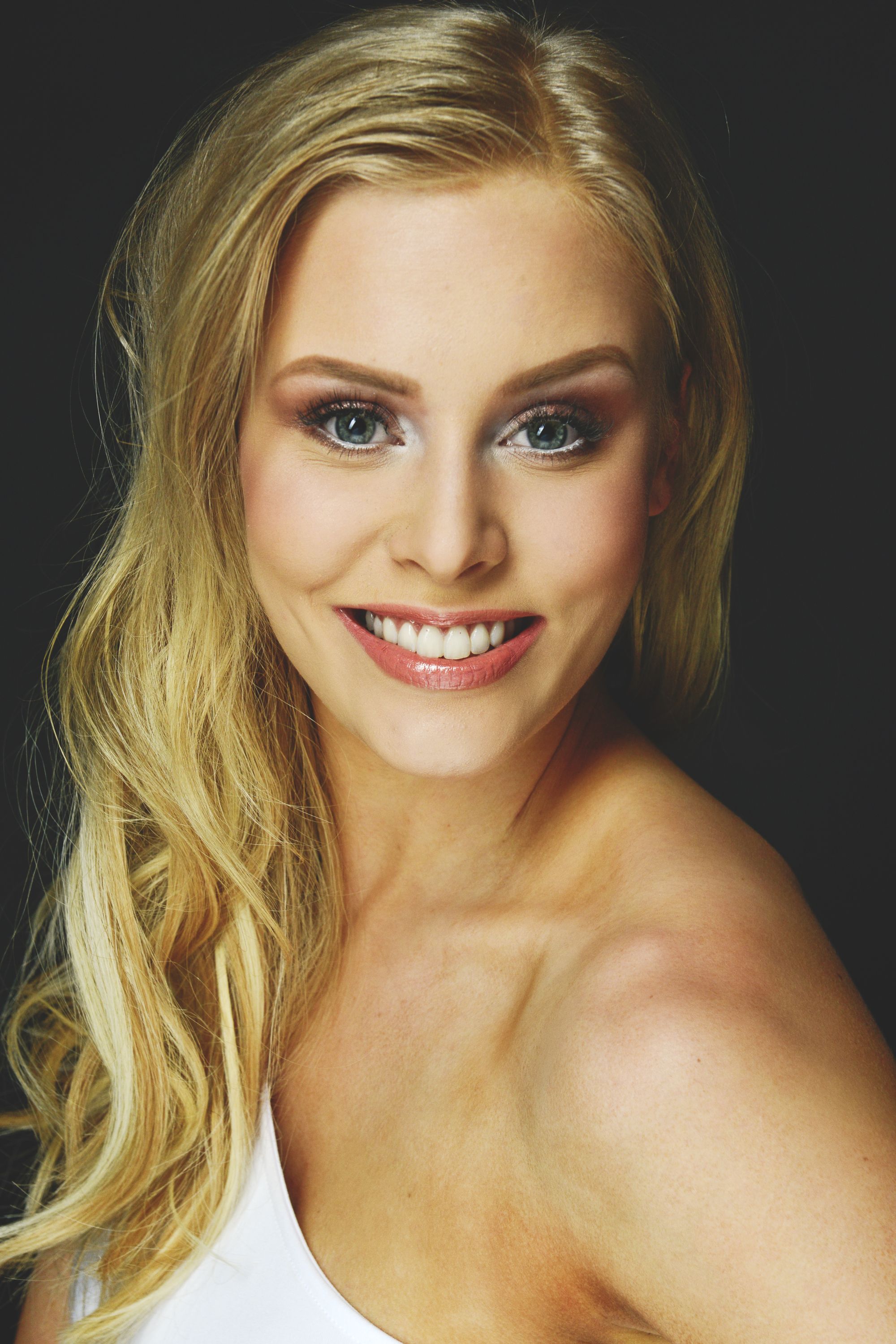 Elina Perätalo, 23 vuotta