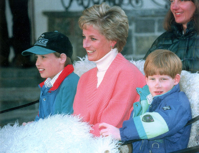 Prinsessa Diana oli omistautunut äiti pojilleen. Hän piti tärkeänä, että prinssit vietiin palatsista tavallisen kansan pariin.