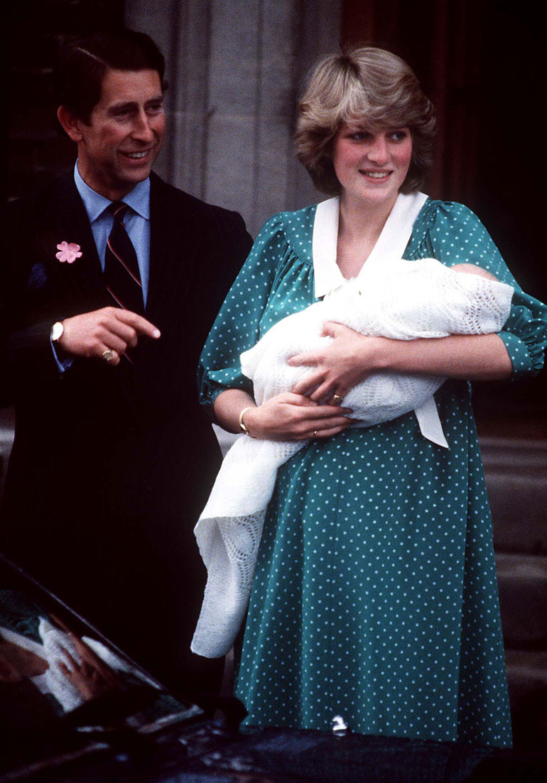Prinssi William Arthur Philip Louis syntyi 21. kesäkuuta 1982 Lontoossa. Ylpeät vanhemmat Walesin prinssipari Charles ja Diana esittelivät esikoisensa St. Maryn sairaalan edustalla.