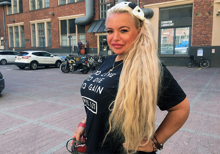 Johanna Tukiainen poseeraa Seiskalle Johanna Tukiainen poseeraa Seiskalle