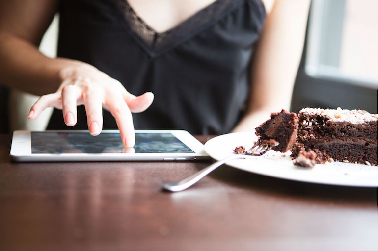 Intagram on täynnä ruokakuvia. Intagram on täynnä ruokakuvia.