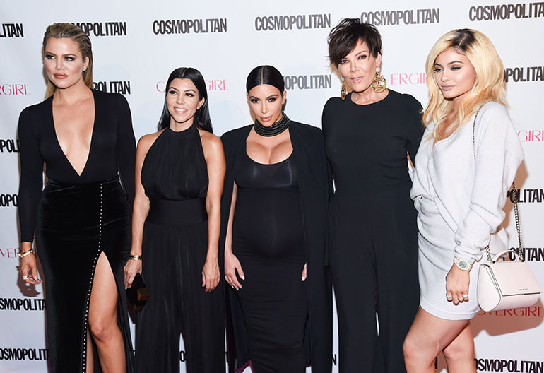 Kardashianit punaisella matolla Kardashianit punaisella matolla