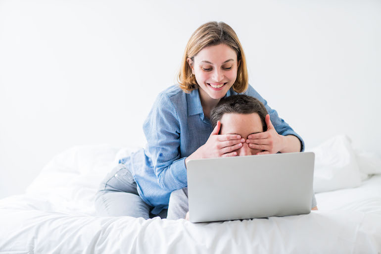 Porno poikkeaa oikeasta seksistä. Porno poikkeaa oikeasta seksistä.