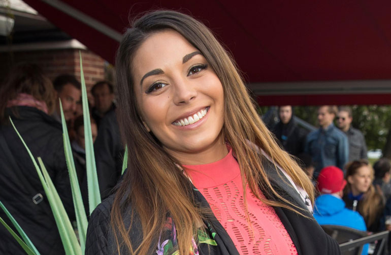 Amanda Harkimo julkaisi lapsuuskuvan. Amanda Harkimo julkaisi lapsuuskuvan.