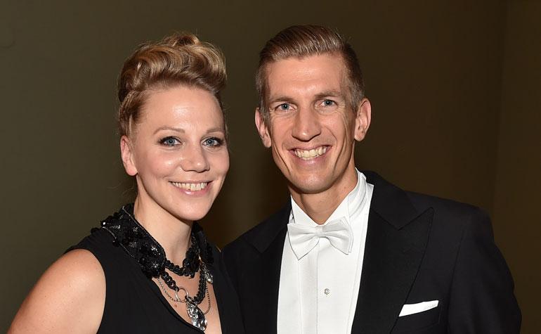 Anu ja Jarkko ovat kahden tytön vanhempia. Anu ja Jarkko ovat kahden tytön vanhempia.