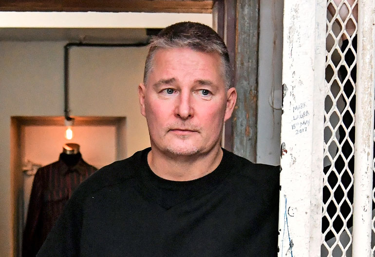 Matti Saren teki rikoksilla miljoonia. Matti Saren teki rikoksilla miljoonia.