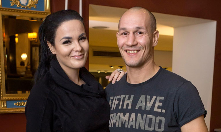 Amin ja Nadia treenaavat yhdessä. Amin ja Nadia treenaavat yhdessä.