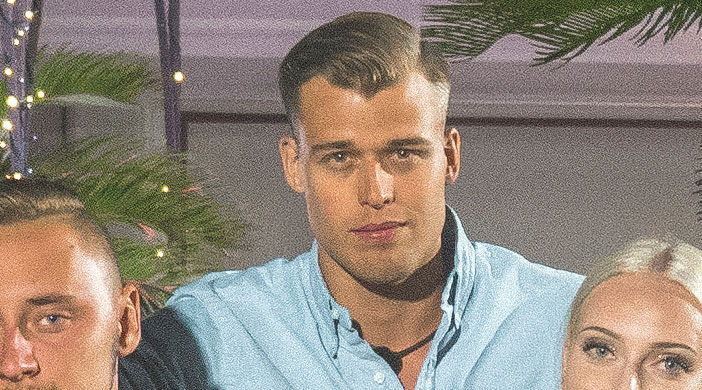 Aleksi Jorila joutui mieskolmikon hakkaamaksi. Aleksi Jorila joutui mieskolmikon hakkaamaksi.