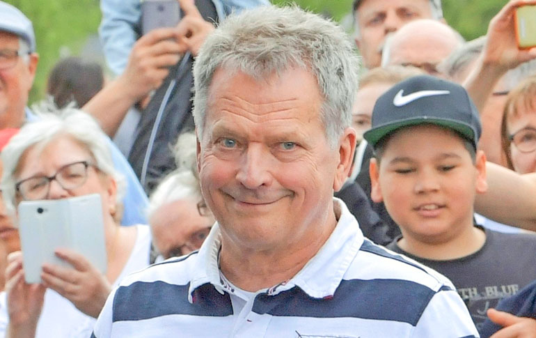 Sauli Niinistö on vaalien ennakkosuosikki. Sauli Niinistö on vaalien ennakkosuosikki.