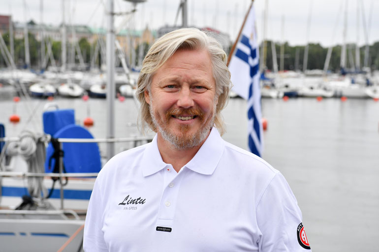 Jyrki Sukulalle maistui lonkero. Jyrki Sukulalle maistui lonkero.
