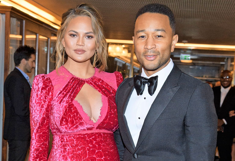 Chrissy Teigen ällistyi, kun hänen söpöt taaperokuvansa yhdistettiin poliittiseen salaliittoon. Chrissy Teigen ällistyi, kun hänen söpöt taaperokuvansa yhdistettiin poliittiseen salaliittoon.