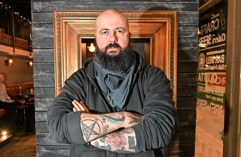 Nadi Hammouda on monen julkkiksen luottokuvaaja. Nadi Hammouda on monen julkkiksen luottokuvaaja.