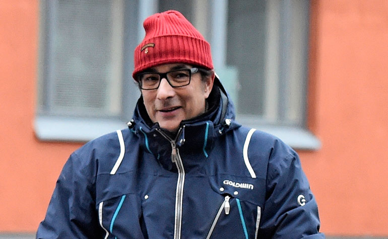 Heikki Lampelalla on vielä yksi pahe. Heikki Lampelalla on vielä yksi pahe.