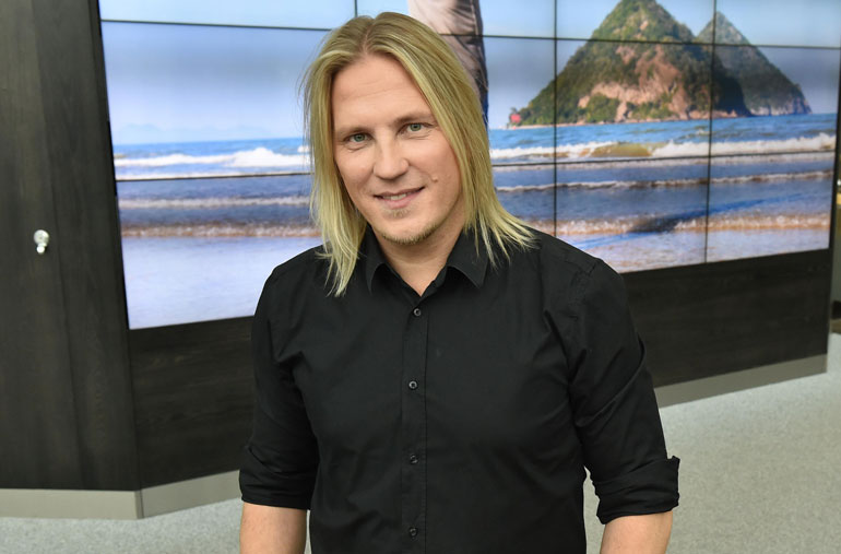Sami Kuronen julkaisi hulvattoman lapsuuskuvan. Sami Kuronen julkaisi hulvattoman lapsuuskuvan.