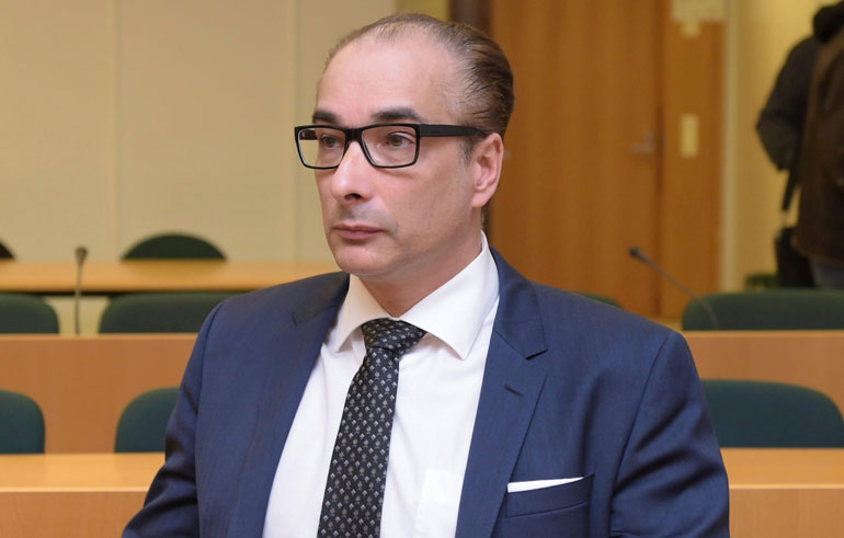 Heikki Lampela kommentoi liitosta erottamista. Heikki Lampela kommentoi liitosta erottamista.