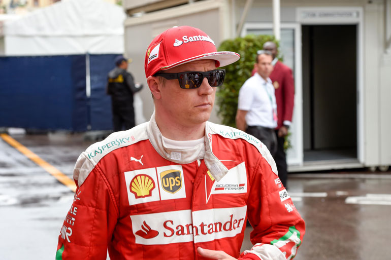 Kimi Räikkönen pisti venekaupat jäihin. Kimi Räikkönen pisti venekaupat jäihin.