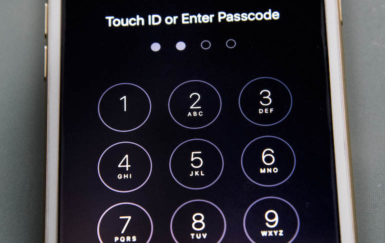 Mita Epaonnea Taapero Lukitsi Aitinsa Iphonen 47 Vuodeksi Seiska