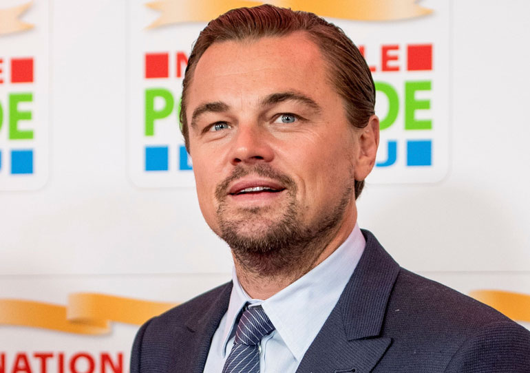 Leonardo DiCaprio deittailee malleja. Leonardo DiCaprio deittailee malleja.