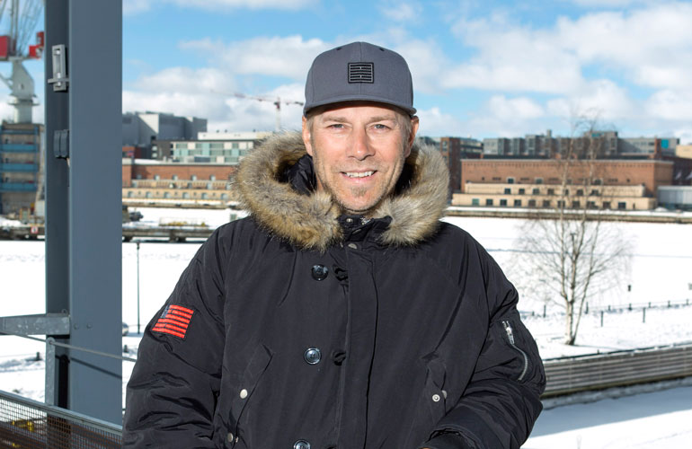 Harri Syrjänen työskenteli ulkomailla. Harri Syrjänen työskenteli ulkomailla.