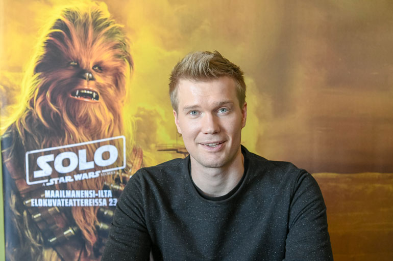 Joonas Suotamon perhe kulkee mukana kuvausmatkoilla. Joonas Suotamon perhe kulkee mukana kuvausmatkoilla.