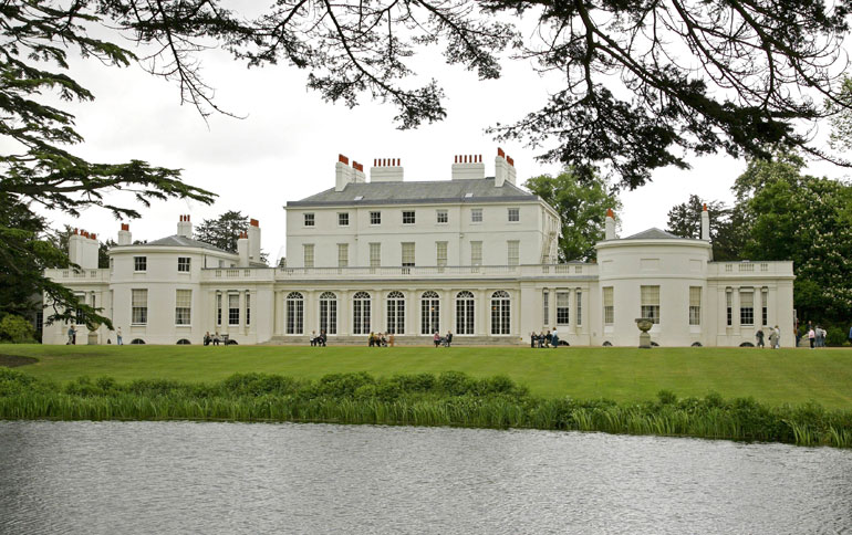 1600-luvulla rakennettu Frogmore House sijaitsee vajaan kilometrin päässä Elisabetin kakkoskodista Windsorin linnasta.