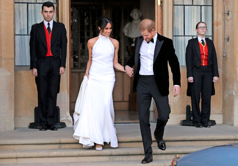 Meghan valitsi seksikkään iltamekkonsa suunittelijaksi Stella McCartneyn, joka on Meghanin tavoin naistenoikeuksien puolustaja.