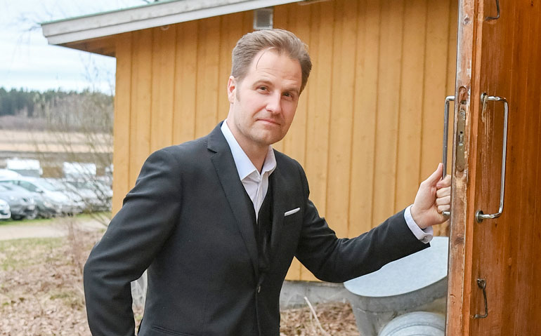 Kyösti Mäkimattila päästi Seiskan takahuoneeseen. Kyösti Mäkimattila päästi Seiskan takahuoneeseen.