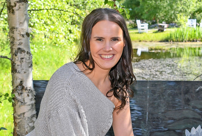 Anne Mattila esitteli kappelinsa. Anne Mattila esitteli kappelinsa.