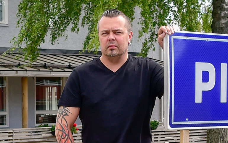 Janne Hurme erosi puolueesta. Janne Hurme erosi puolueesta.
