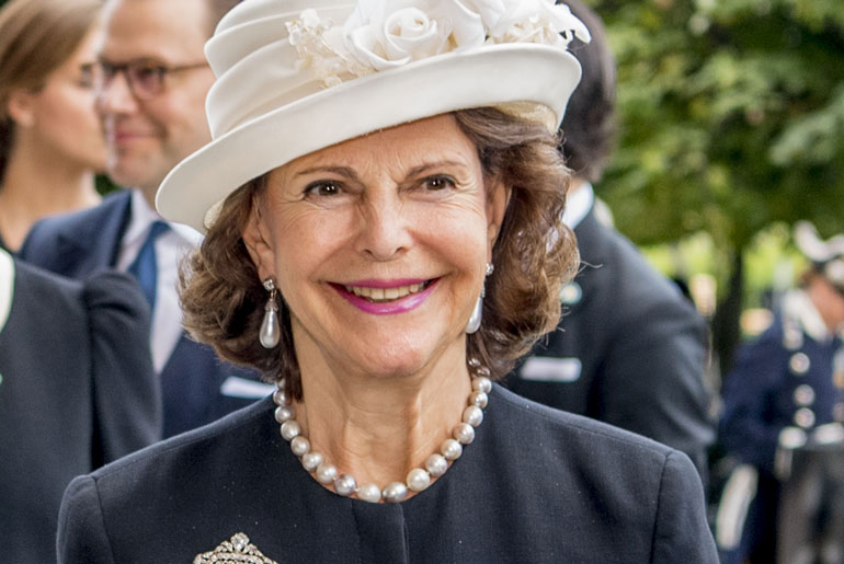 Silvia näyttäytyi lomallaan. Silvia näyttäytyi lomallaan.
