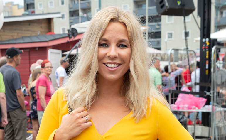 Krista Siegfrids liittyi CatCat-yhtyeen jäseneksi. Krista Siegfrids liittyi CatCat-yhtyeen jäseneksi.