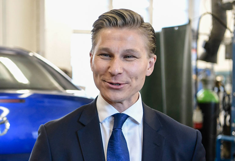 Oikeusministeri Antti Häkkäsestä tulee pian isä. Oikeusministeri Antti Häkkäsestä tulee pian isä.