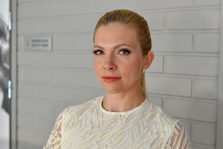 Saara Kotkaniemi tekee tutkimusta alastonkohtauksista. Saara Kotkaniemi tekee tutkimusta alastonkohtauksista.