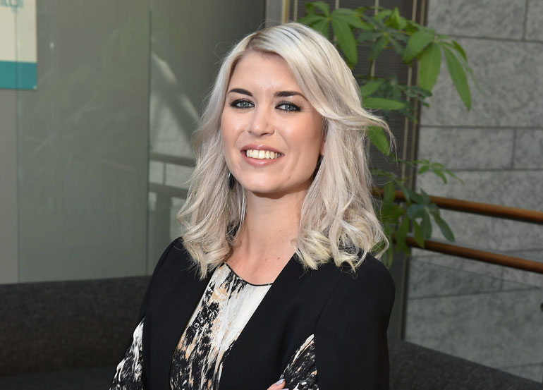 Susanna Koski nautti pikalounaan lentokentällä. Susanna Koski nautti pikalounaan lentokentällä.