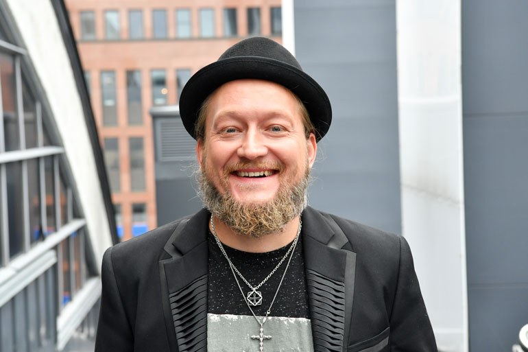 Jarppi kävi autolla ostoksilla. Jarppi kävi autolla ostoksilla.