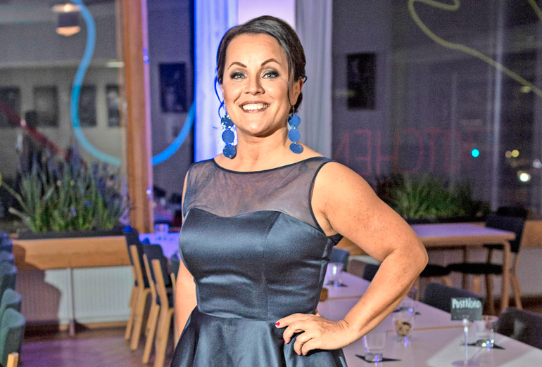 Heidi Pakarinen saa miehiltä alastonkuvia. Heidi Pakarinen saa miehiltä alastonkuvia.