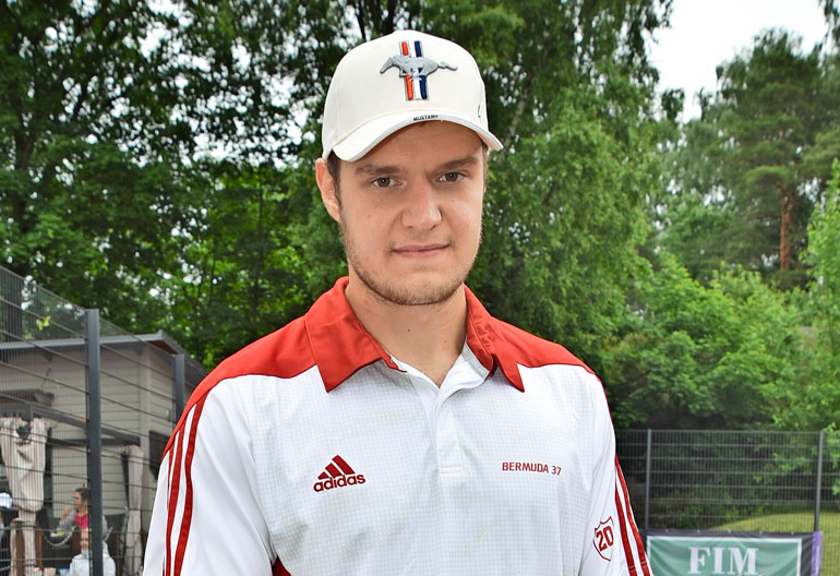Aleksander Barkovin Julia-rakas myy asuntoja. Aleksander Barkovin Julia-rakas myy asuntoja.