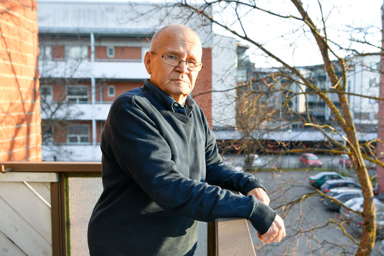 Raimo Kupiainen maksoi elatusapua turhaan. Raimo Kupiainen maksoi elatusapua turhaan.