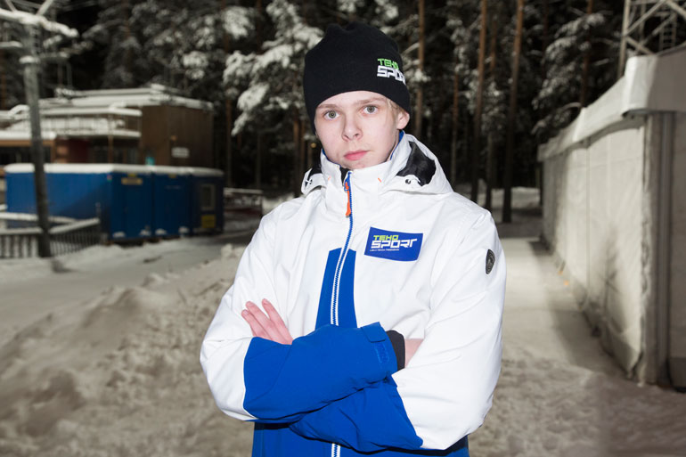 Mico Ahonen venähti 186-senttiseksi. Mico Ahonen venähti 186-senttiseksi.