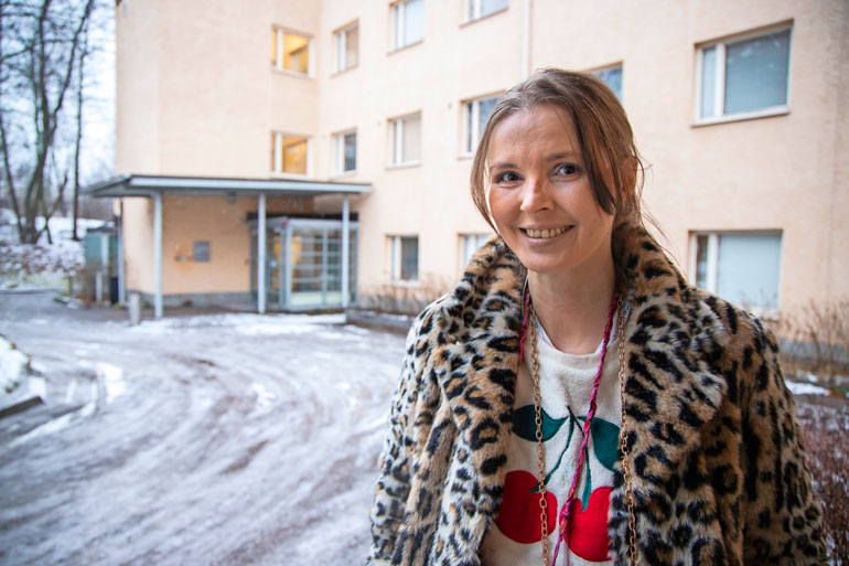 Sanna Suutari kertoo päihdeongelmastaan. Sanna Suutari kertoo päihdeongelmastaan.