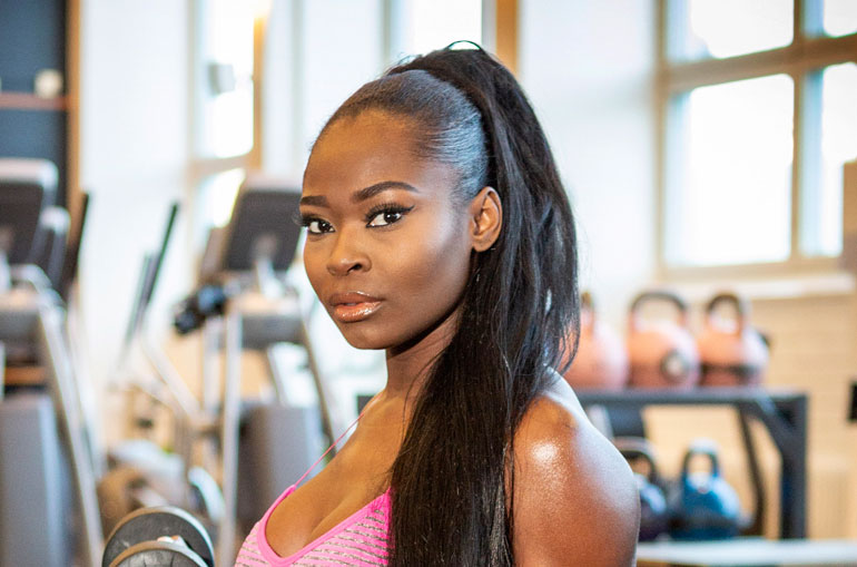 Kelly Kalonji innostui saliharjoittelusta. Kelly Kalonji innostui saliharjoittelusta.